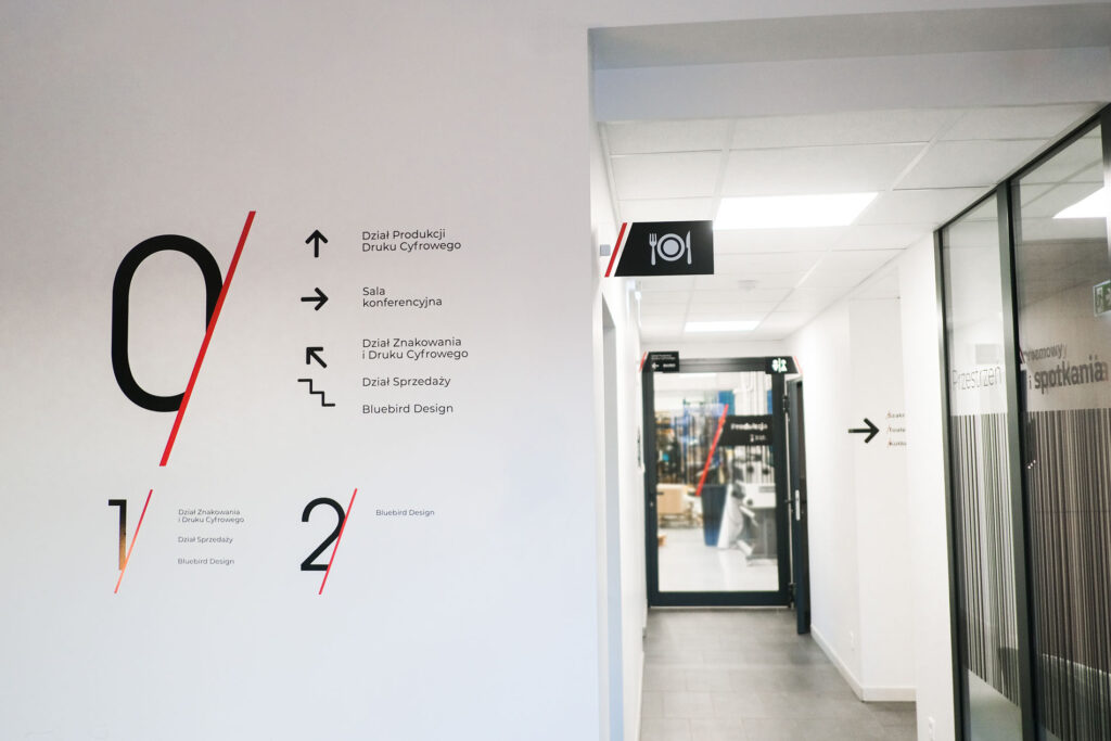 Zdjęcie przedstawiające oznakowanie ściany HKK Group