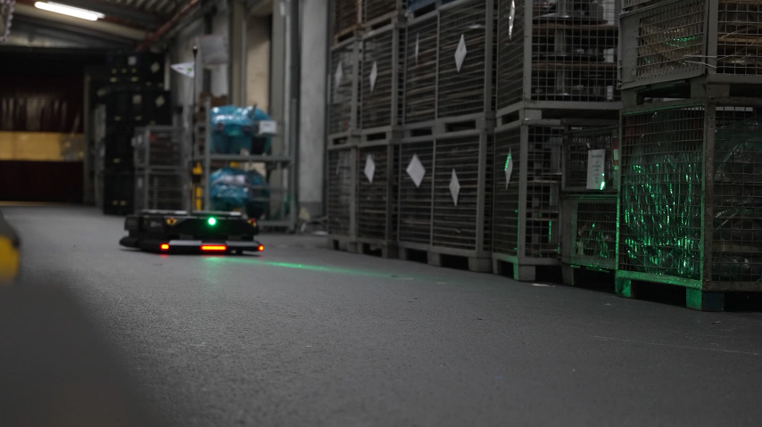Autonomiczne roboty logistyczne AMR Robotize (5)