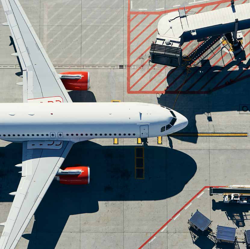 Samolot na lotnisku z lotu ptaka