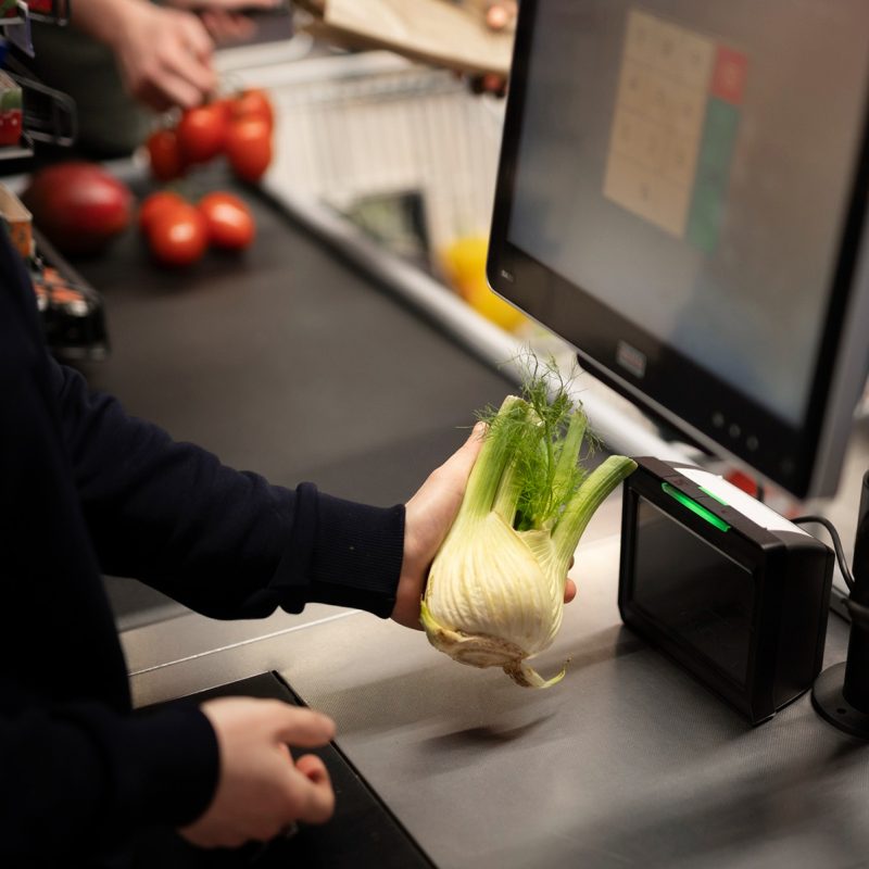 Kasa w supermarkecie skaner kodów