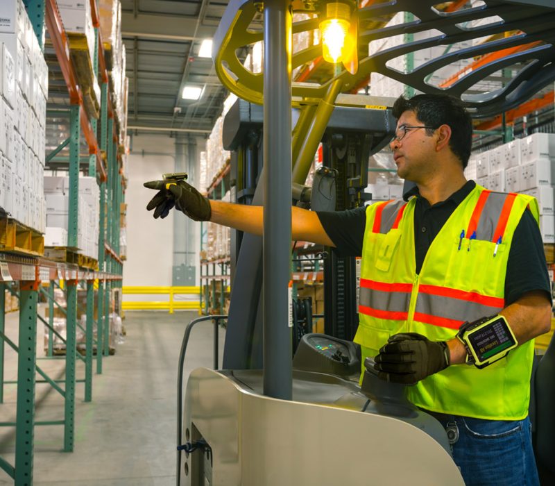 wt6400-rs6100-photography-application-manufacturing-lineside-rep