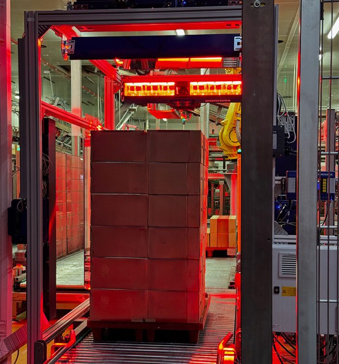 Paletyzacja i odczyt kodu kreskowego skanerem automatycznym Datalogic AV7000