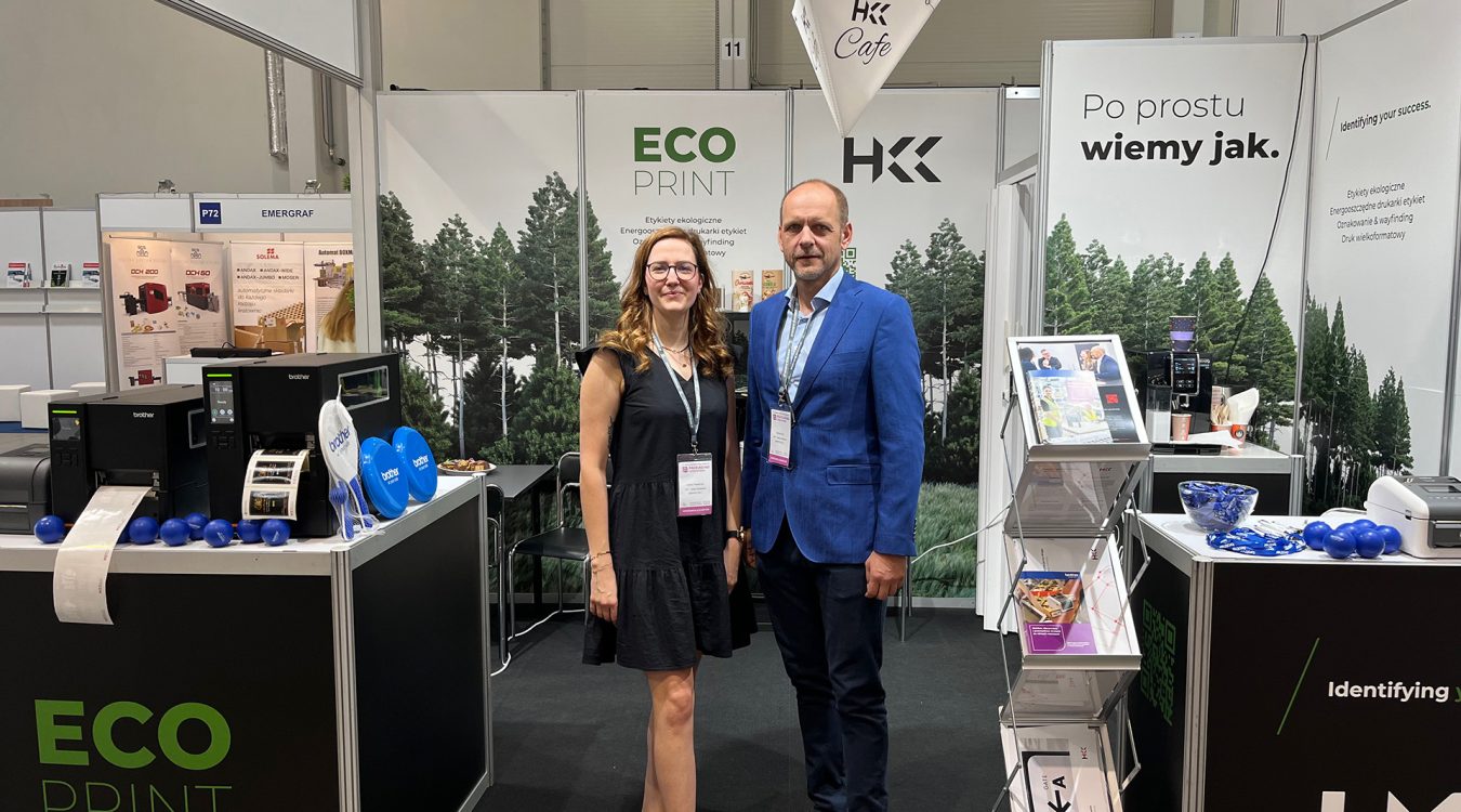 Roma Pawełczyk i Tomasz Filut – eksperci HKK Group na tle stoiska ECO PRINT